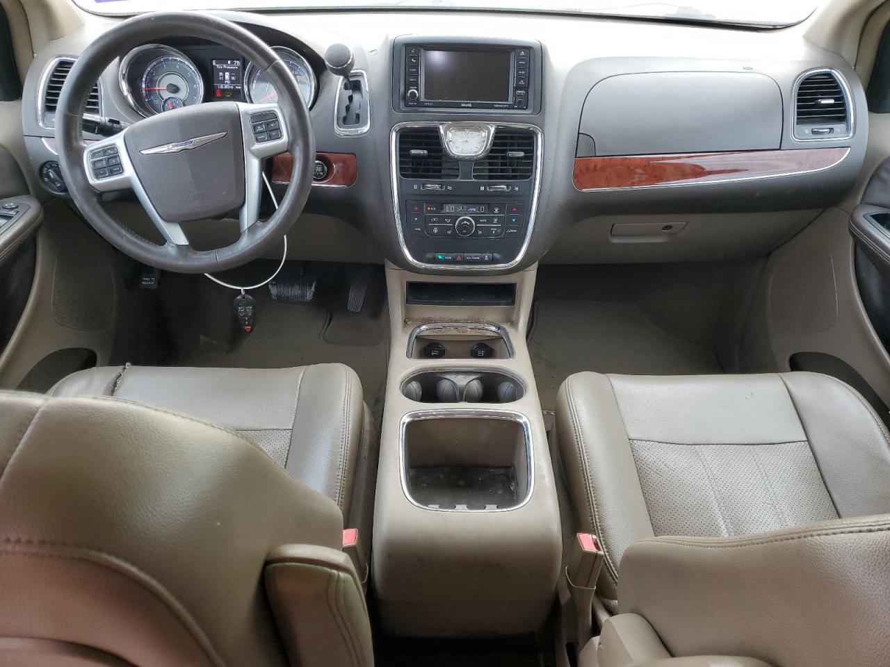 Chrysler Minivan Touring L Image 4