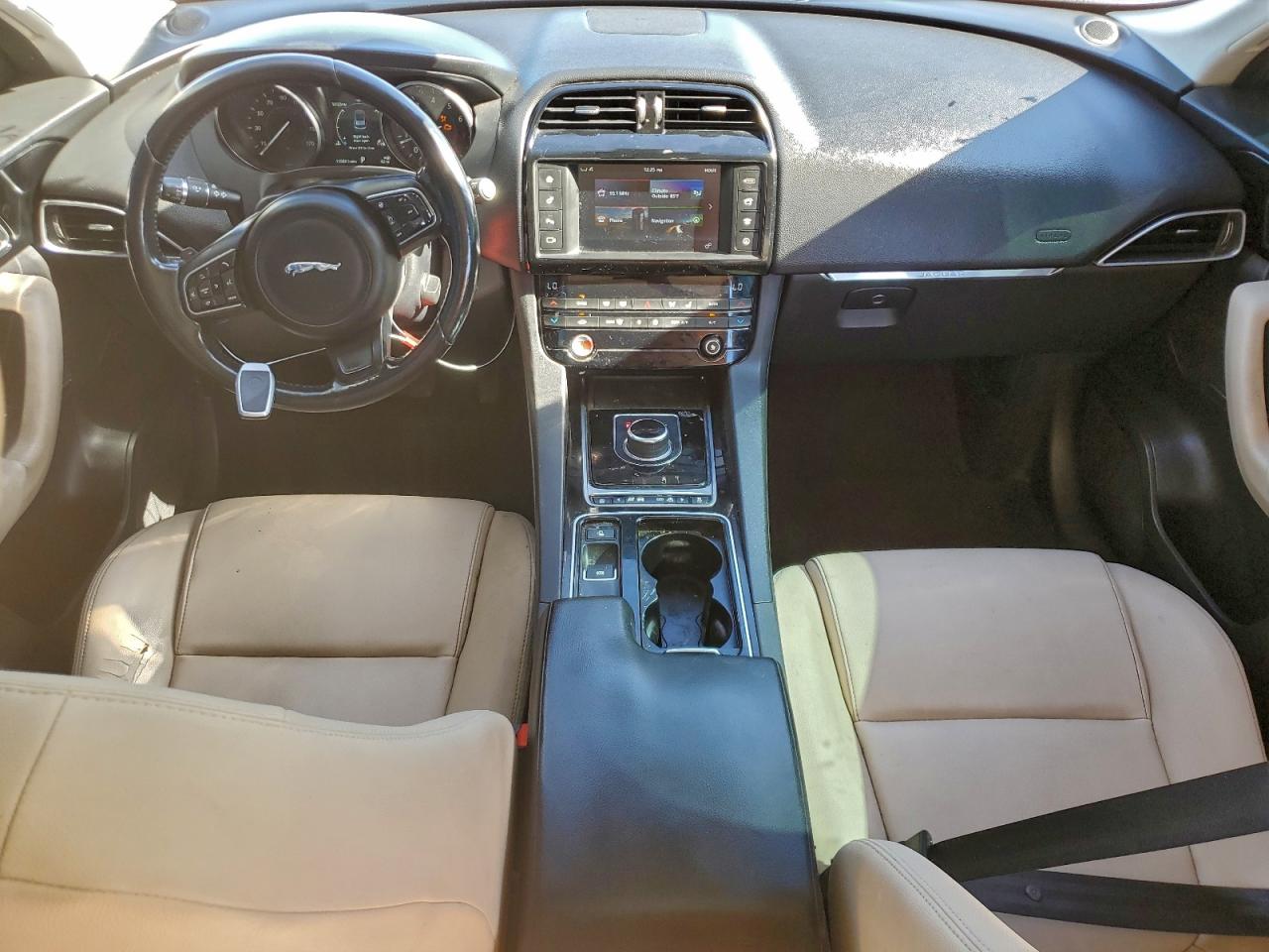 Jaguar F-PACE Premium Image 5