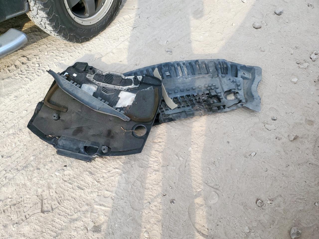 Mercedes-Benz E-Class 350 Bluetec Image 13