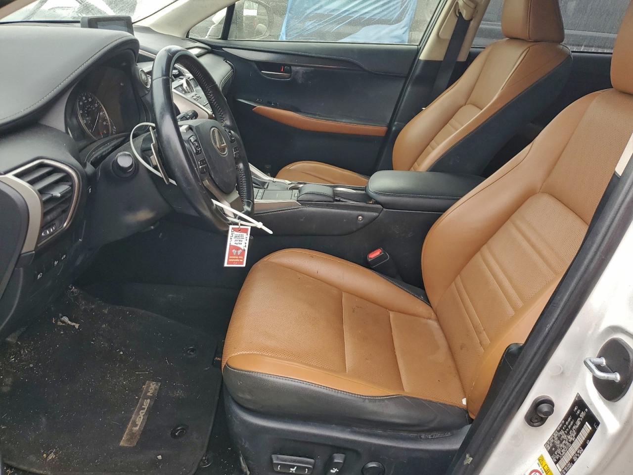 Lexus NX 300 Base Image 12