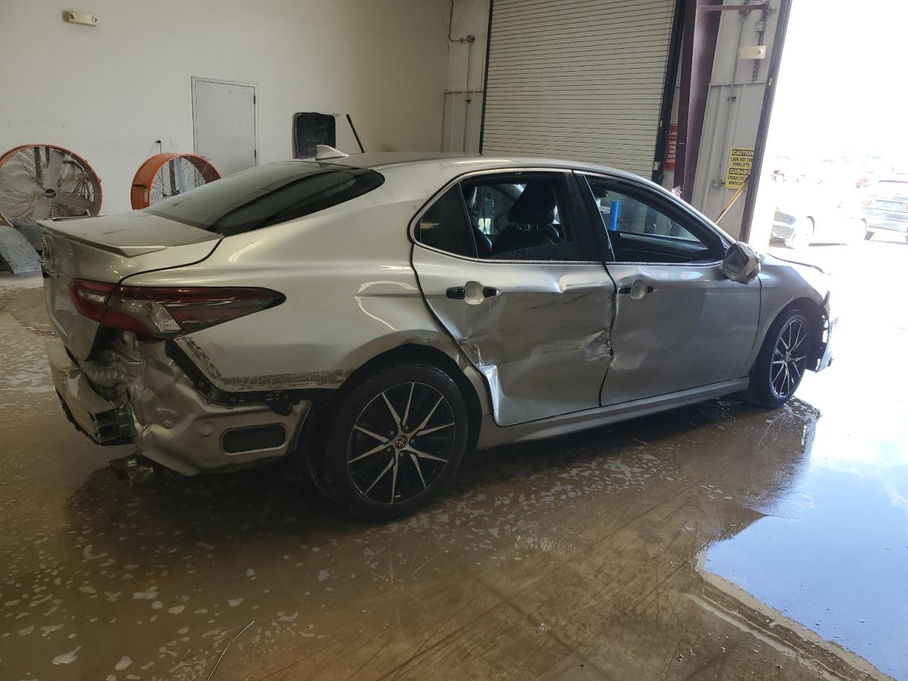 Toyota Camry Se Image 9