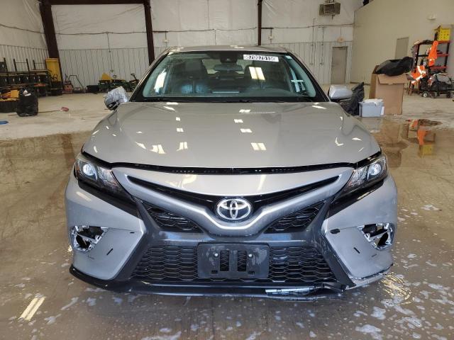 Toyota Camry Se Image 3