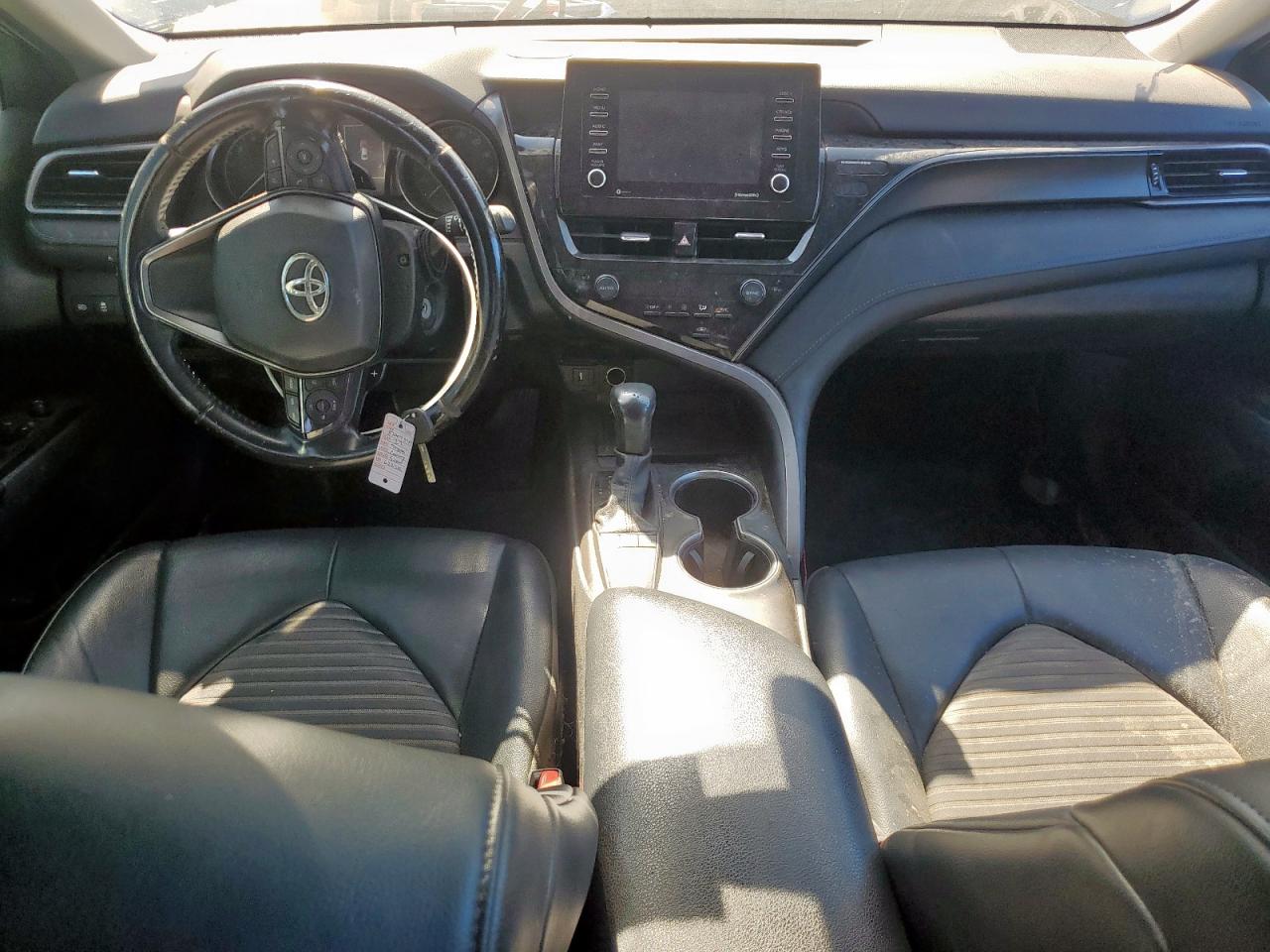 Toyota Camry Se Image 7