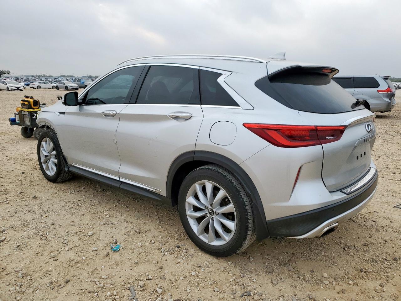 INFINITI Qx Essential Image 3