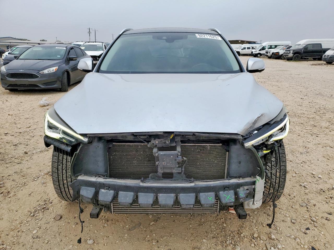 INFINITI Qx Essential Image 2