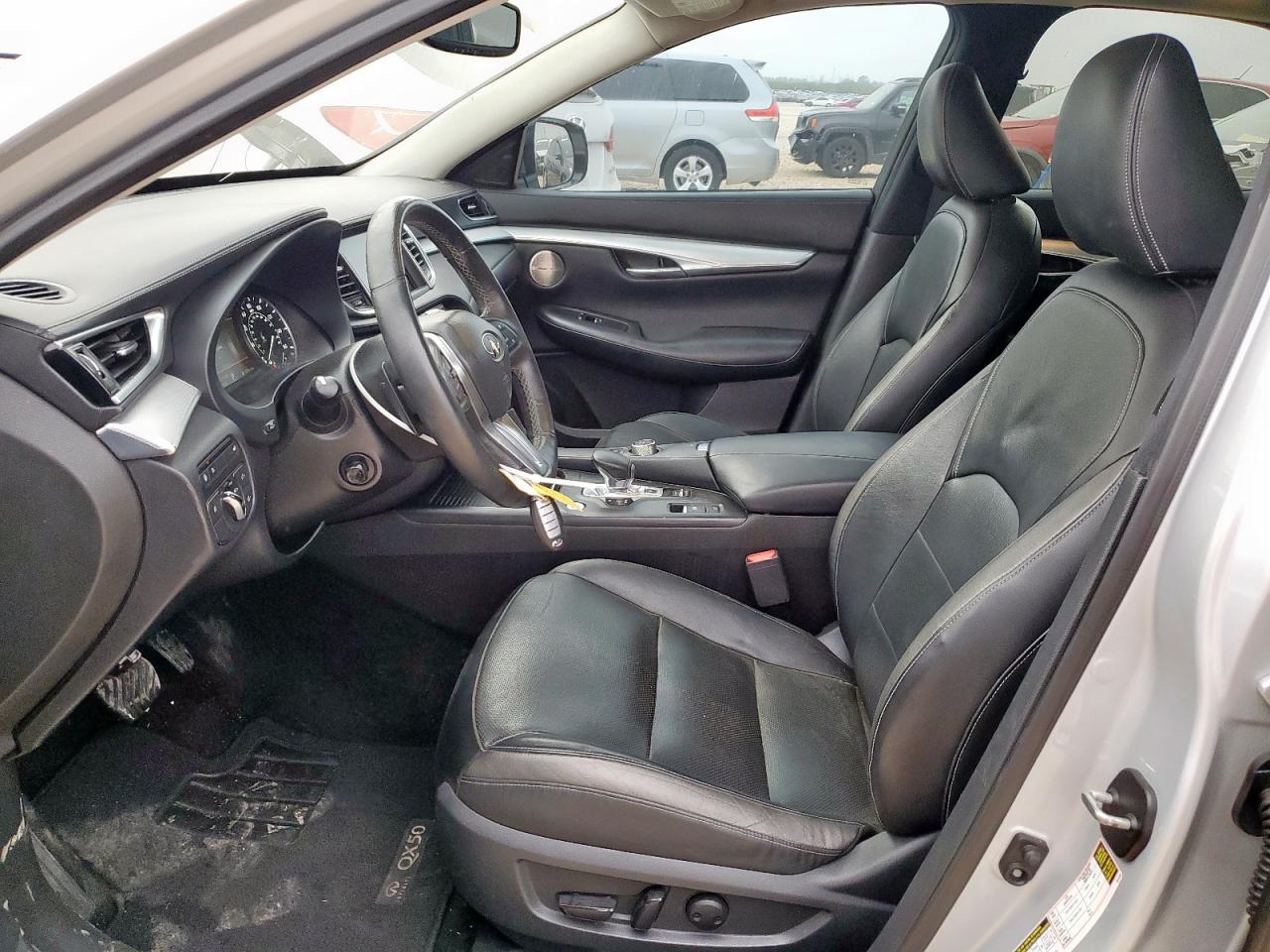 INFINITI Qx Essential Image 14