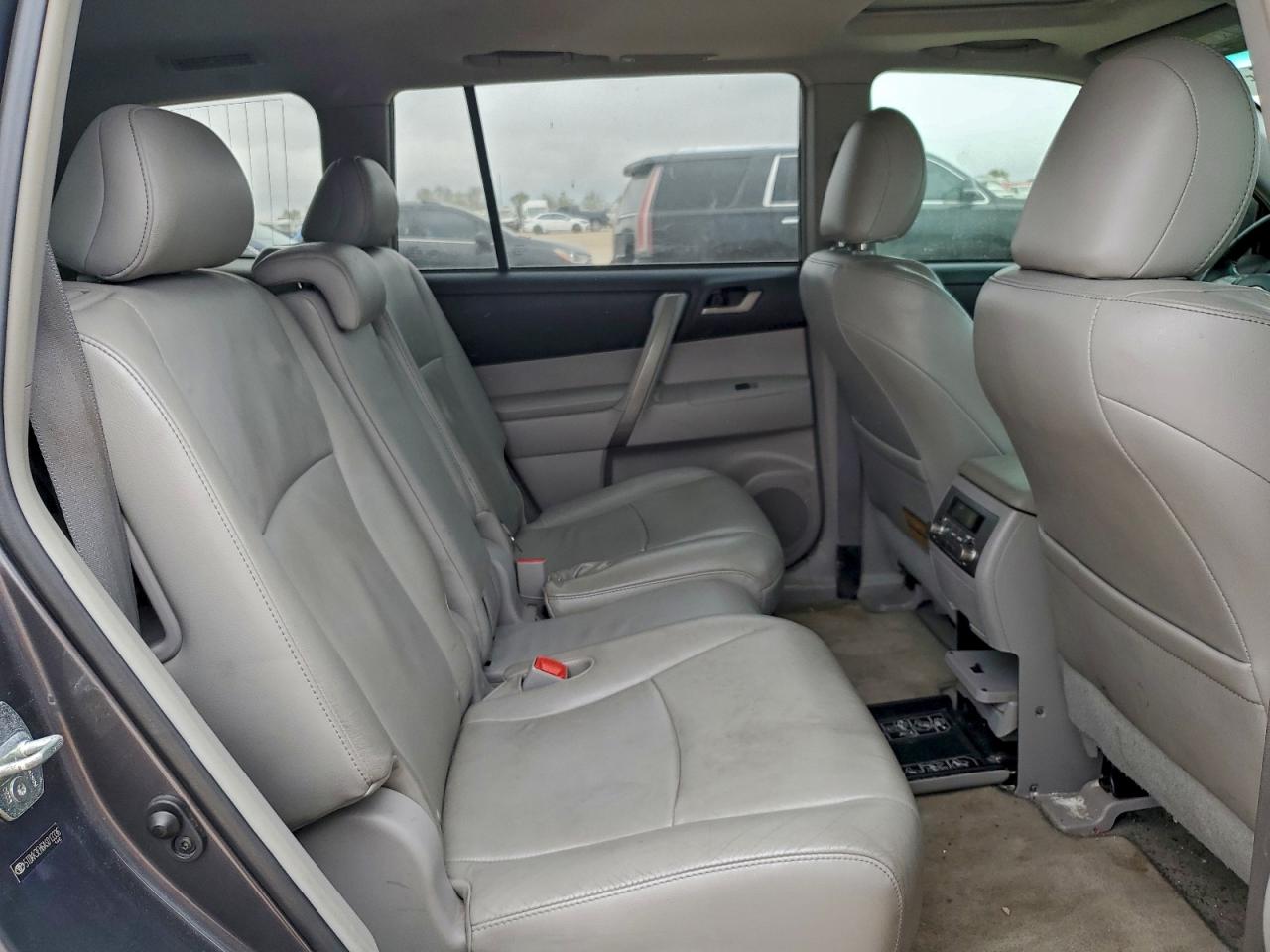 Toyota Highlander Se Image 9