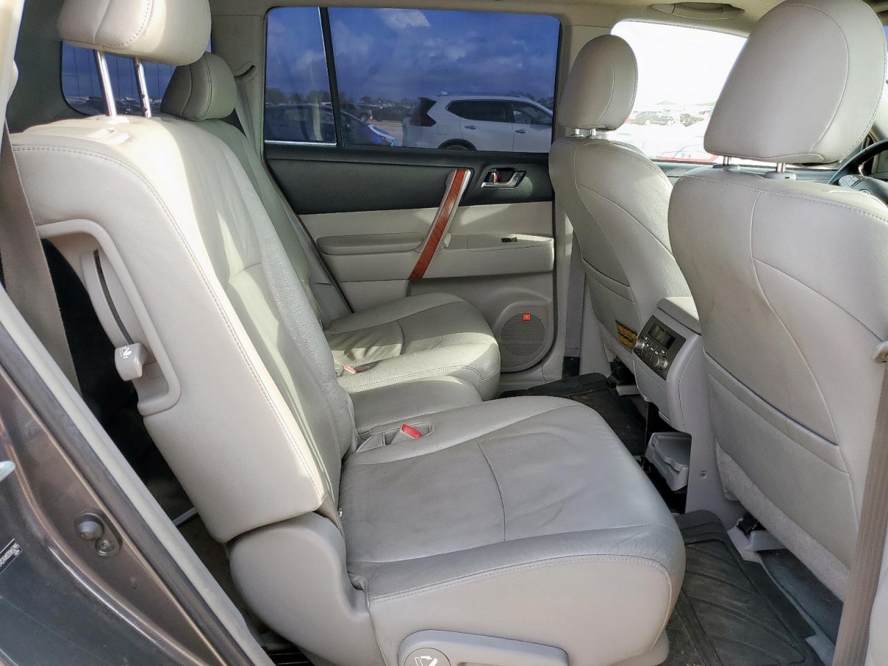 Toyota Highlander Limited Image 4