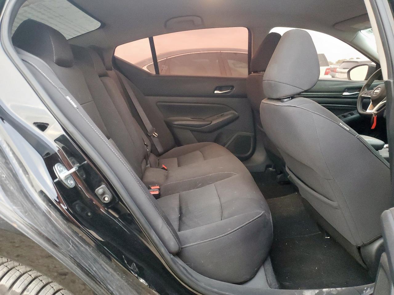 Nissan Altima S Image 9