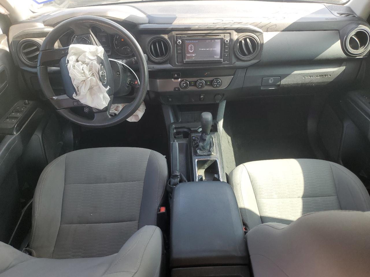 Toyota Tacoma Double Cab Image 3