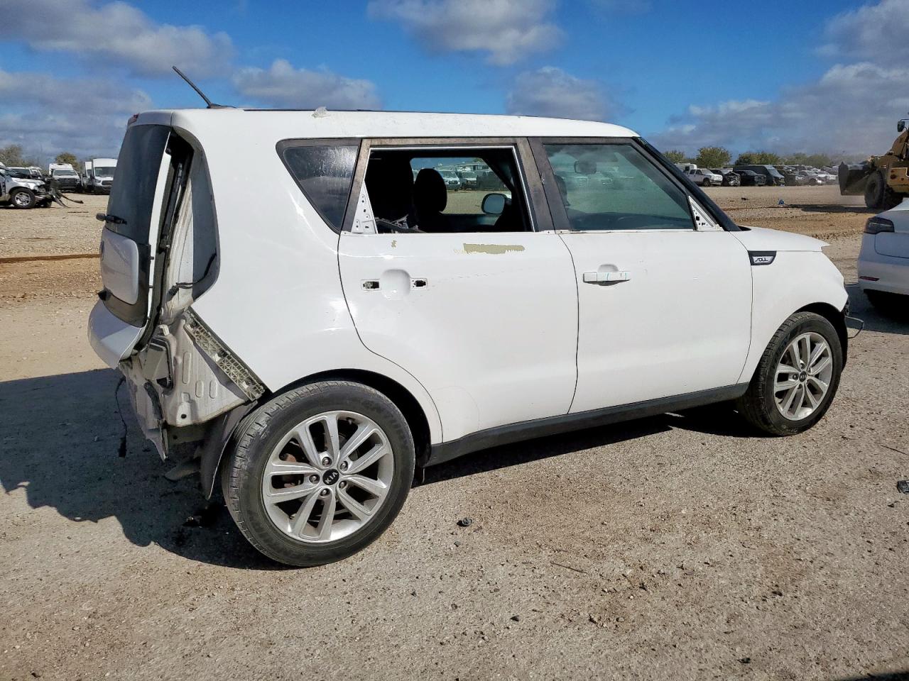 Kia Soul + Image 10