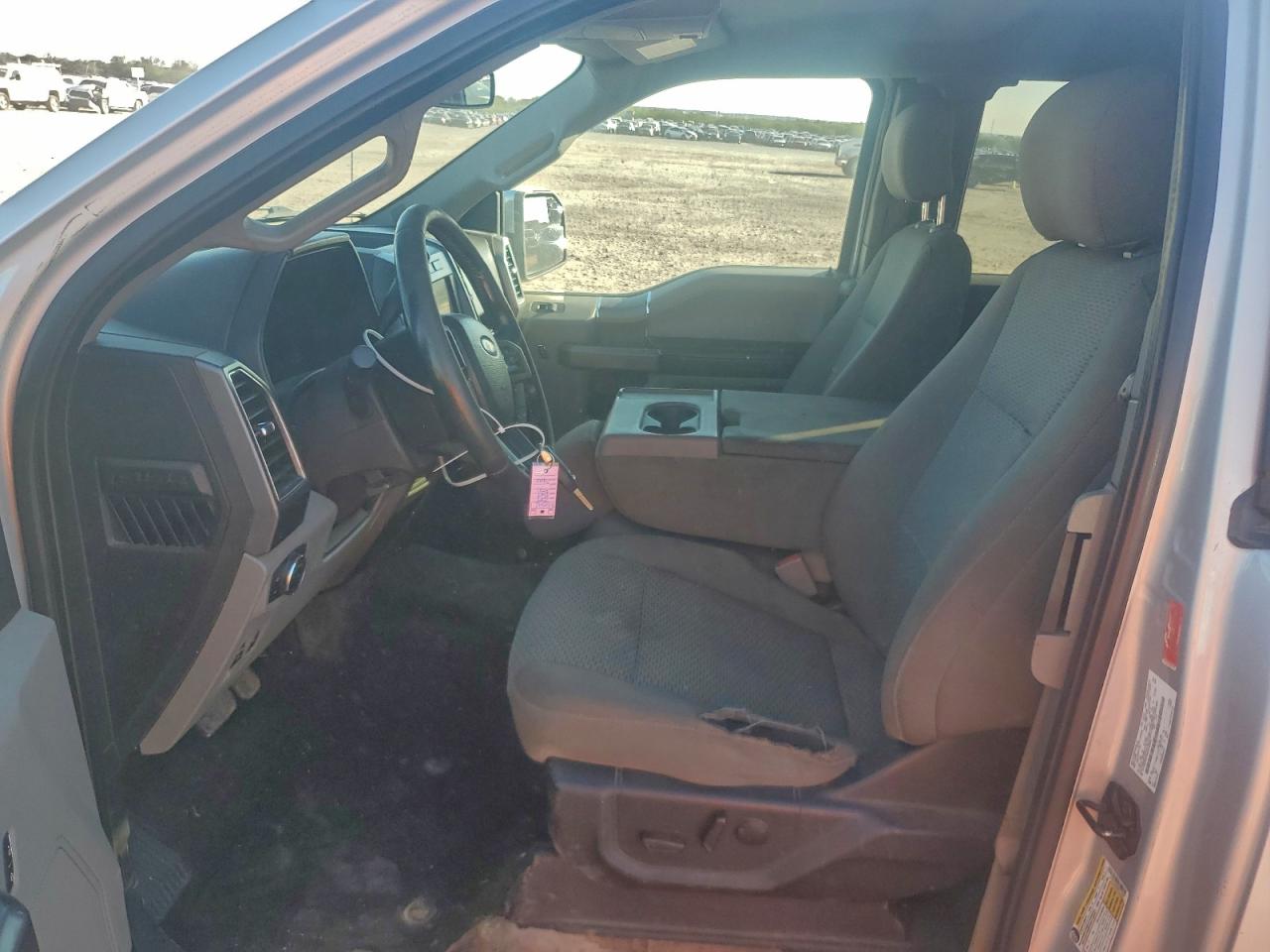 Ford F-150 Super Cab Image 5