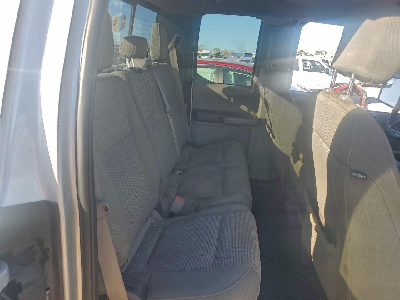 Ford F-150 Super Cab Image 11