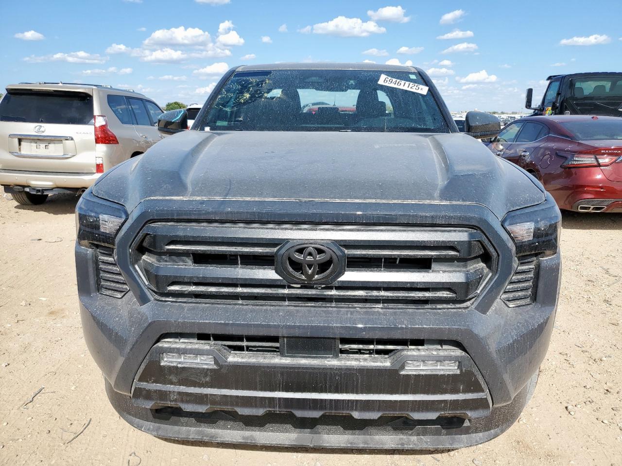 Toyota Tacoma Double Cab Image 4