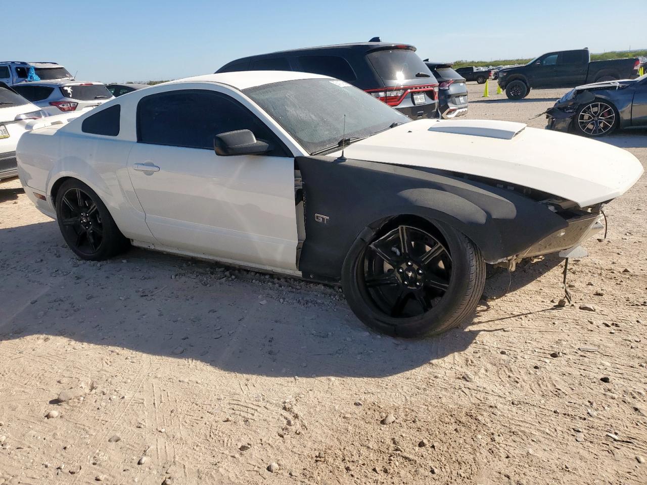 Ford Mustang Gt Image 3