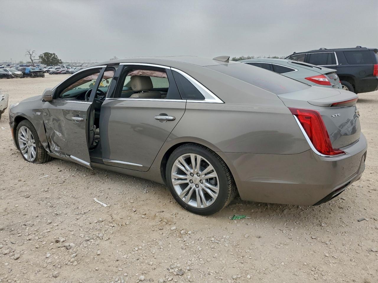 Cadillac XTS Luxury Image 2