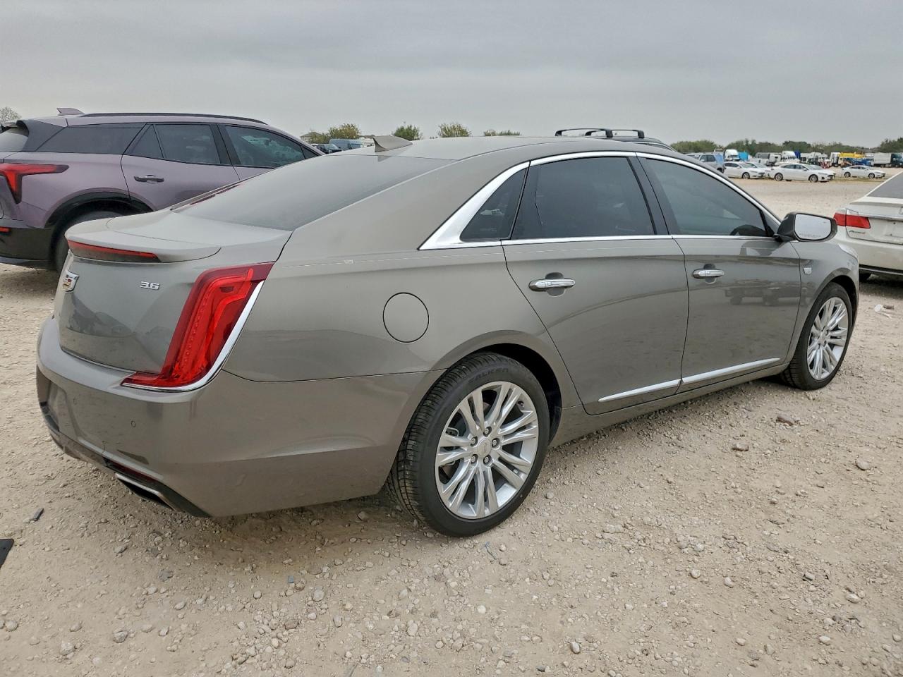 Cadillac XTS Luxury Image 3