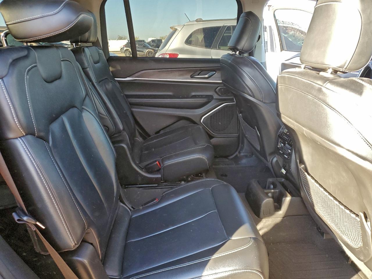 Jeep Grand Cherokee L Limited Image 12