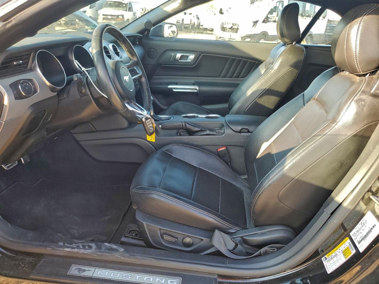 Ford Mustang Image 3