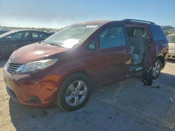  Salvage Toyota Sienna
