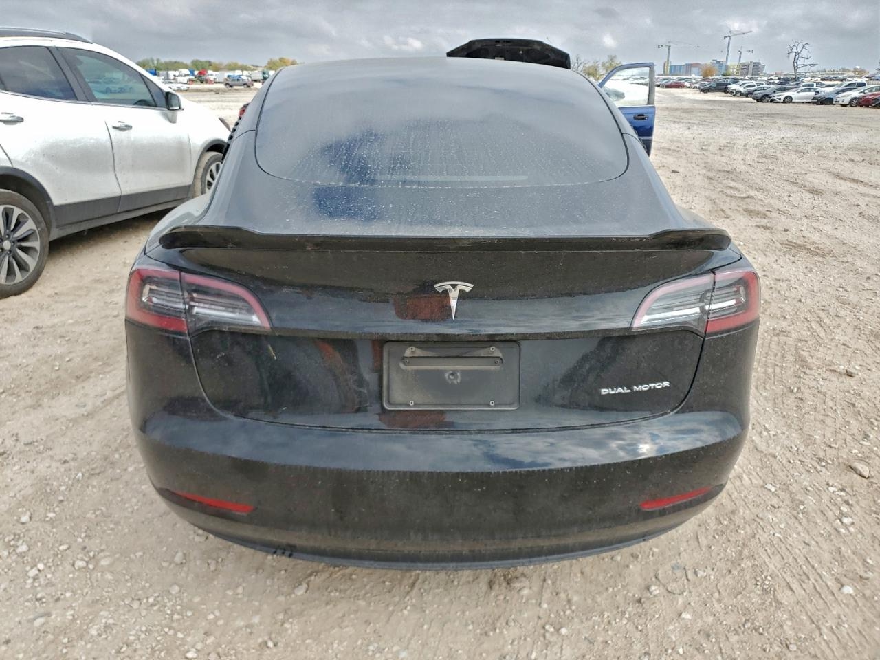 Tesla Model 3 Image 7