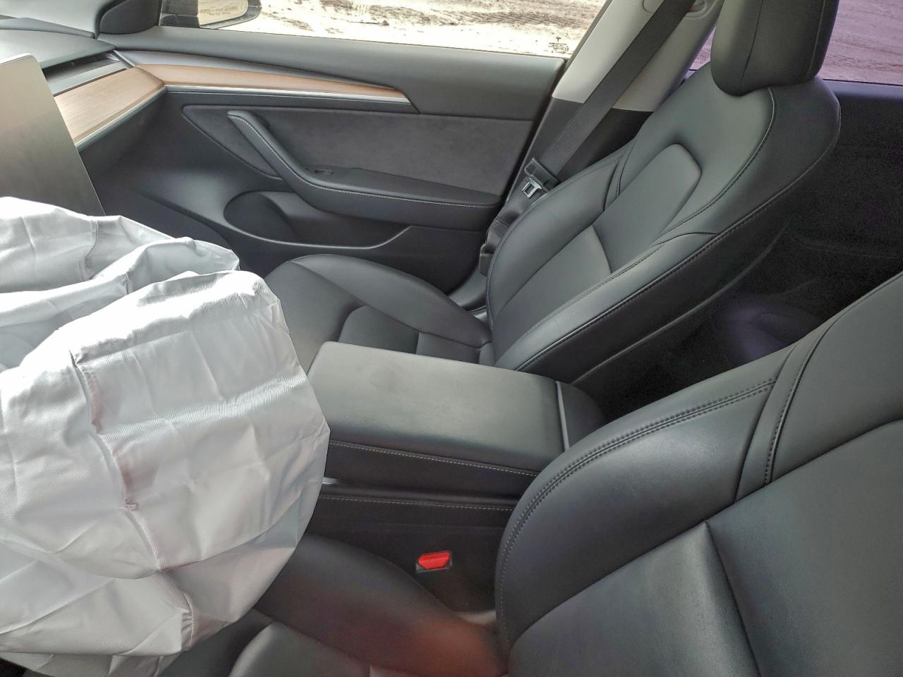 Tesla Model 3 Image 5