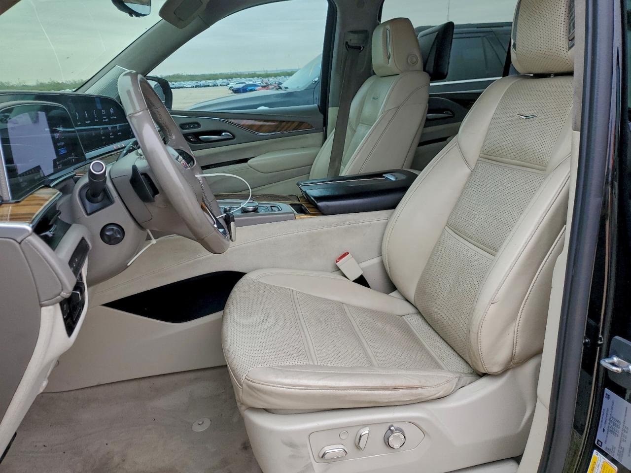 Cadillac Escalade Esv Sport Platinum Image 3