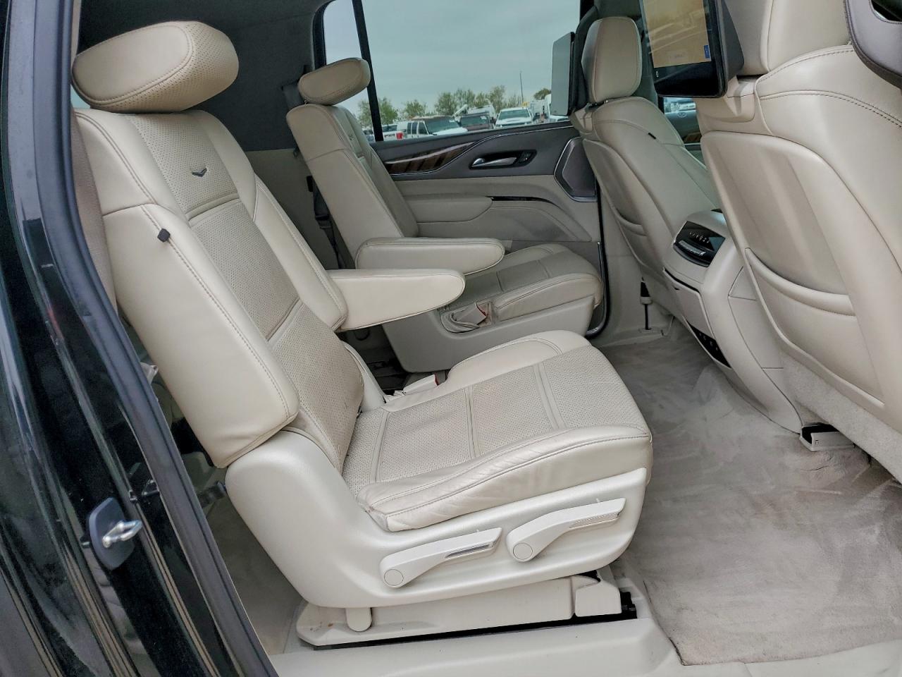 Cadillac Escalade Esv Sport Platinum Image 10