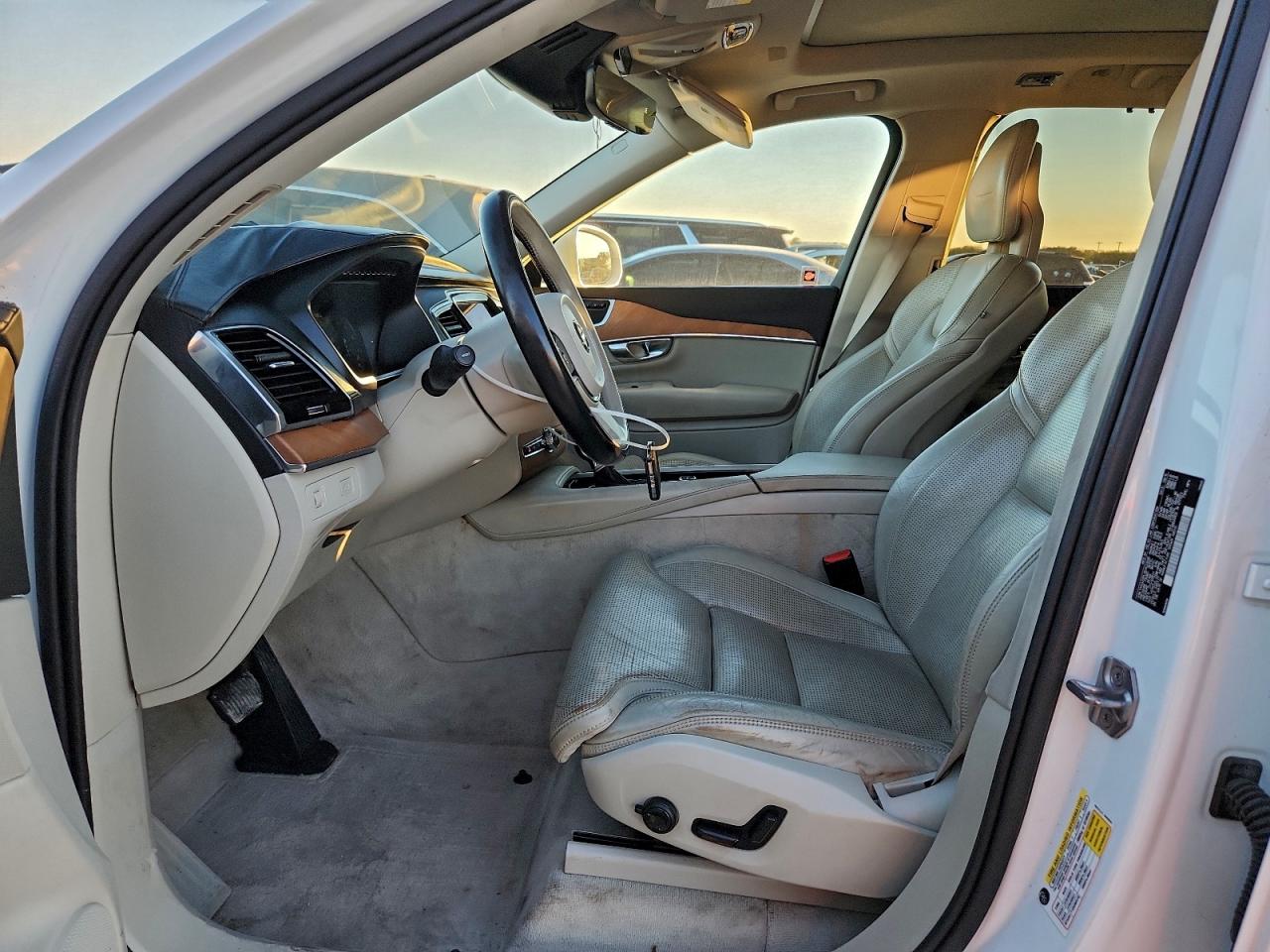 Volvo XC90 T6 Image 6