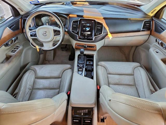 Volvo XC90 T6 Image 13