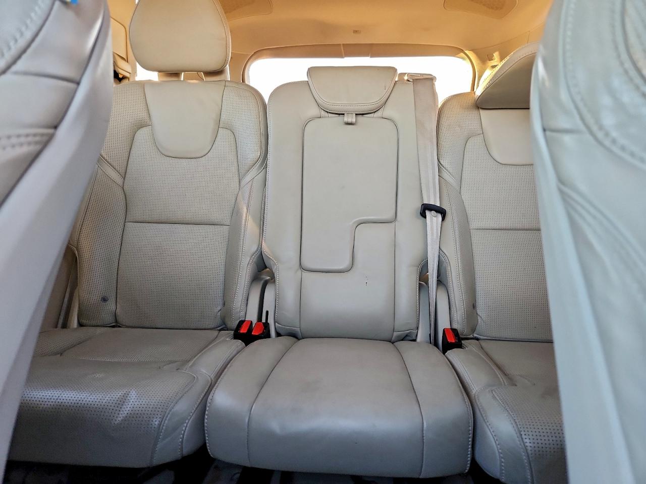 Volvo XC90 T6 Image 4