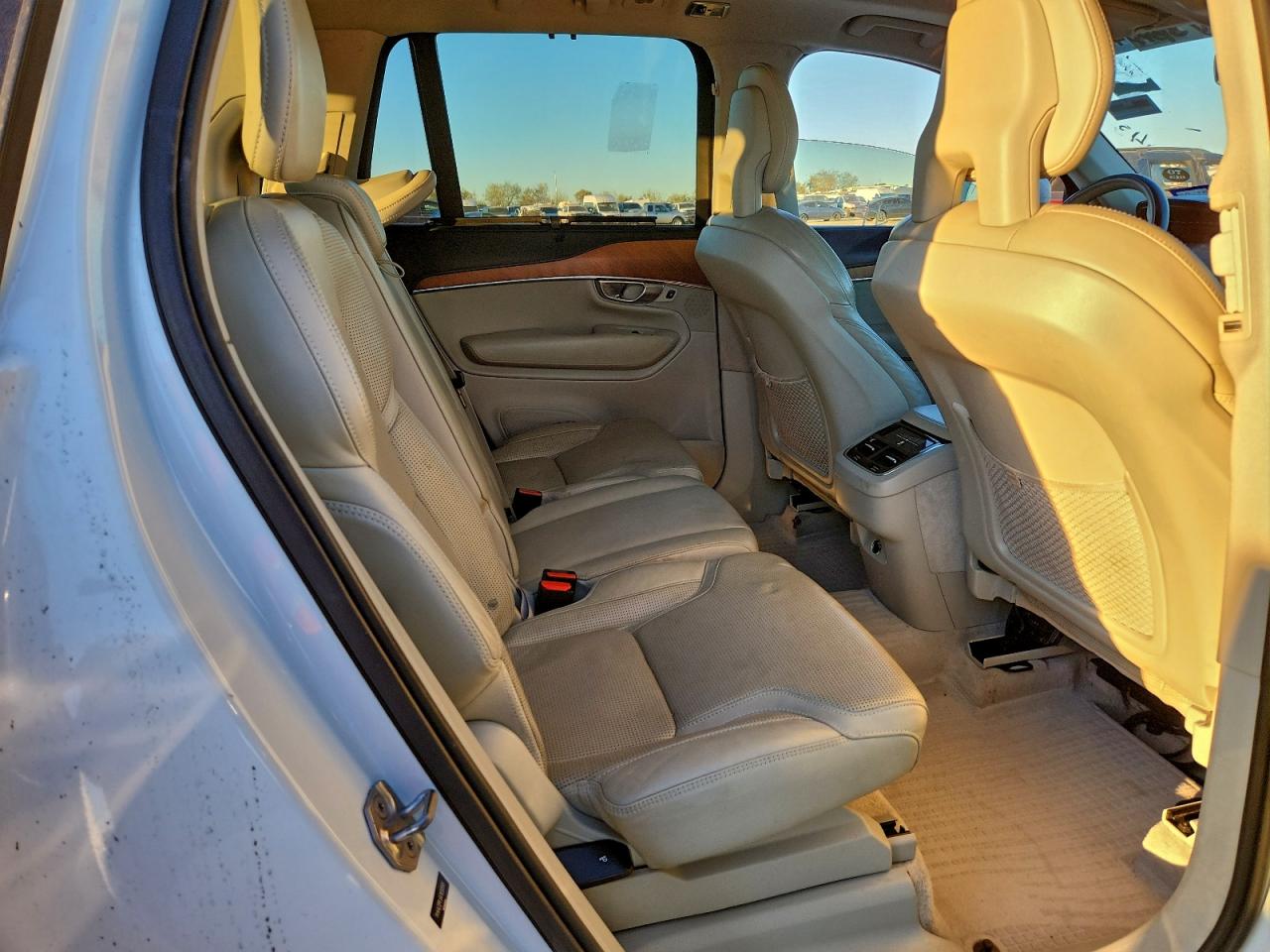 Volvo XC90 T6 Image 2
