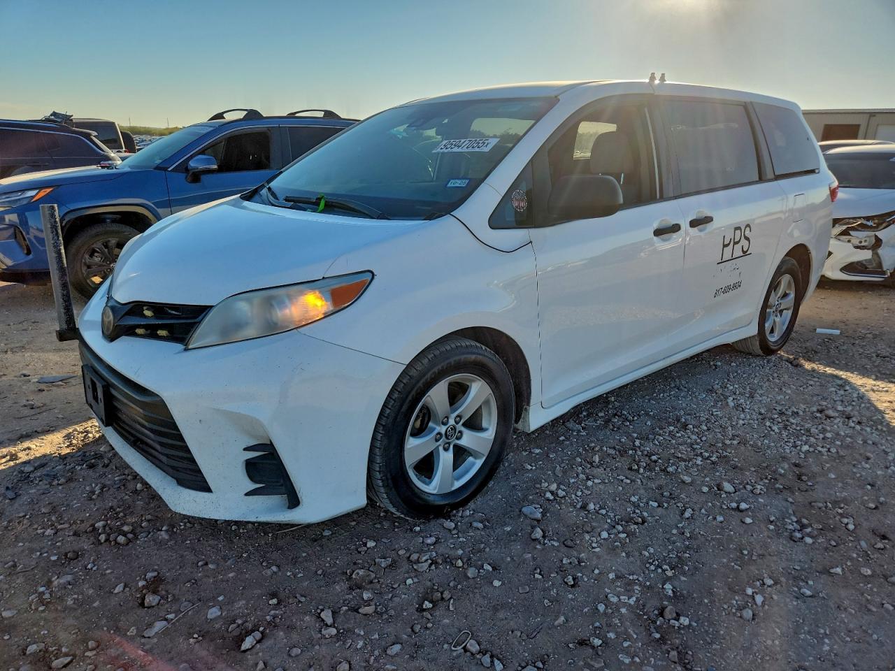 Toyota Sienna L Image 1