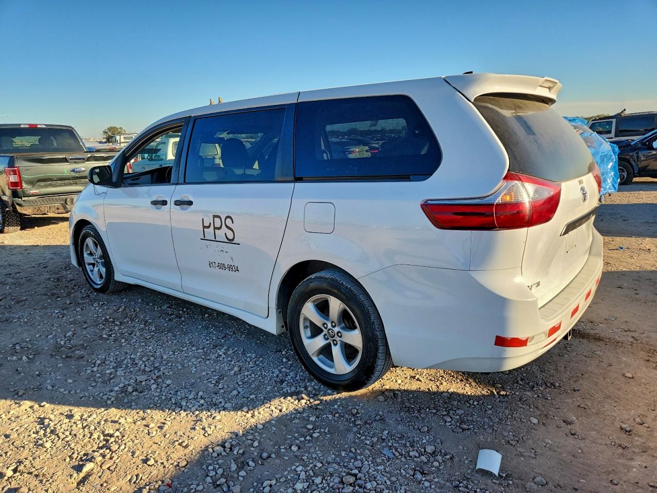 Toyota Sienna L Image 13