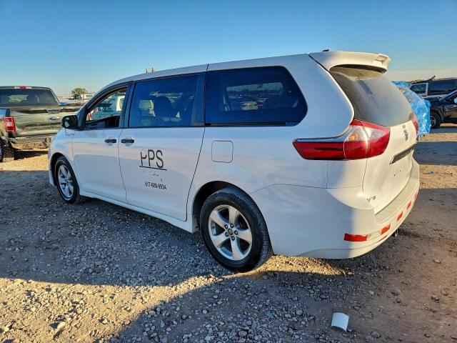 Toyota Sienna L Image 13