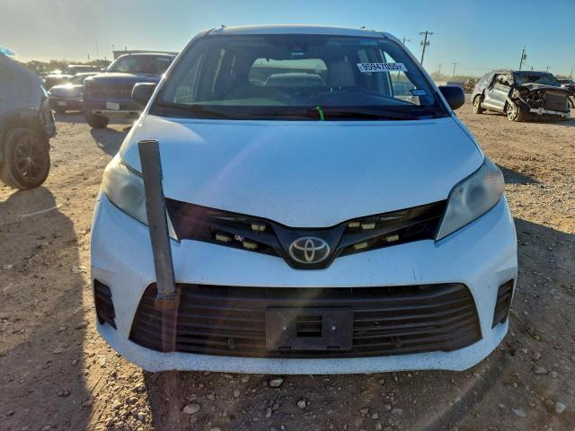 Toyota Sienna L Image 9