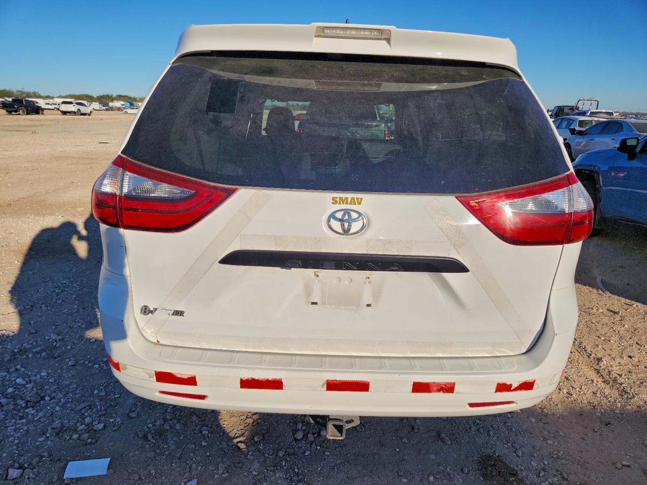 Toyota Sienna L Image 2