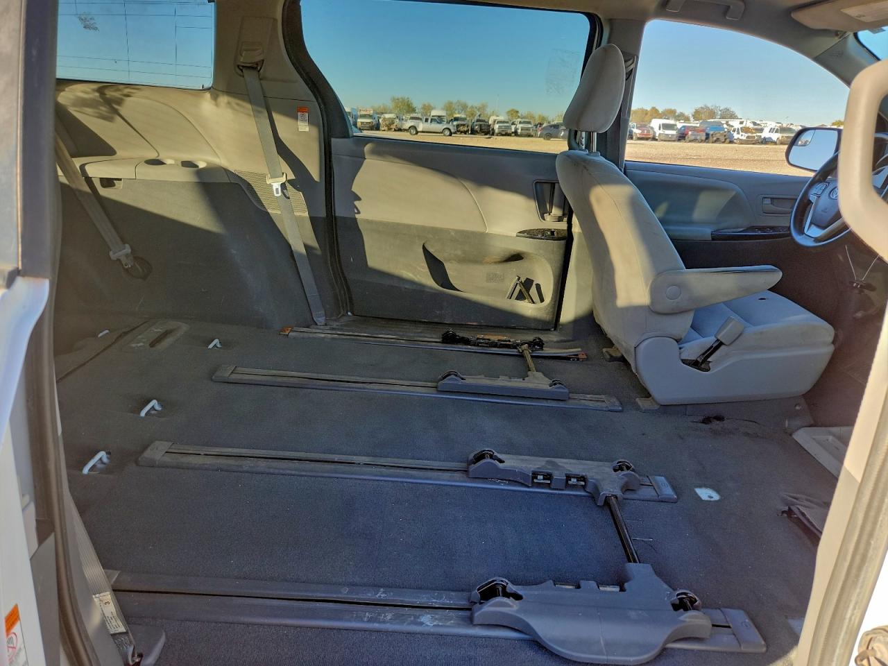 Toyota Sienna L Image 10