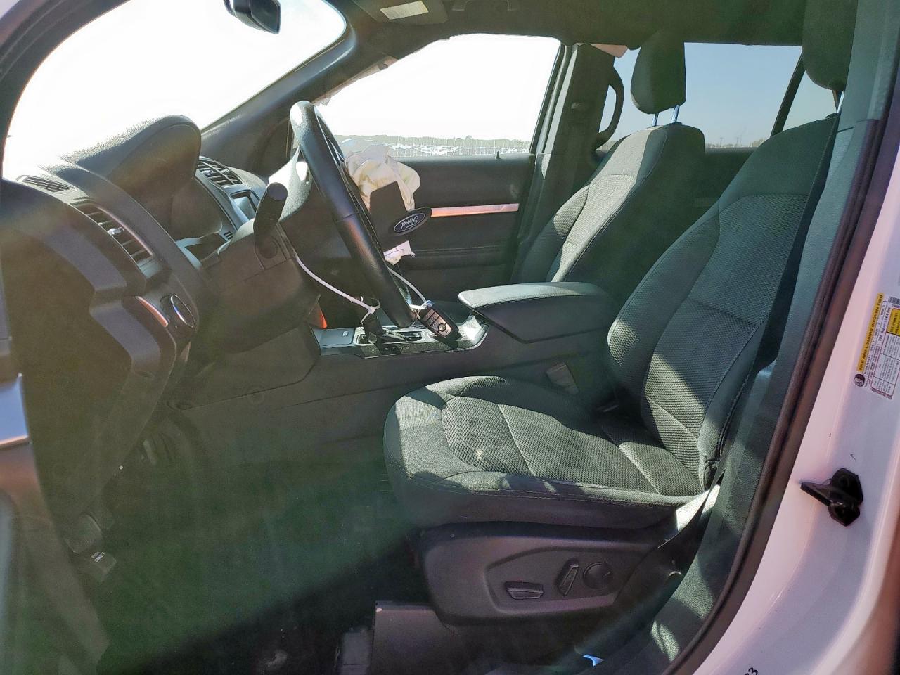 Ford Explorer Xlt Image 8