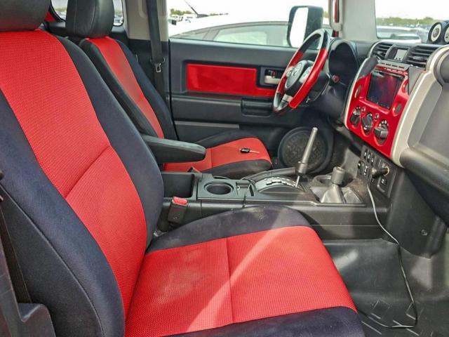 Toyota FJ Cruiser Image 7