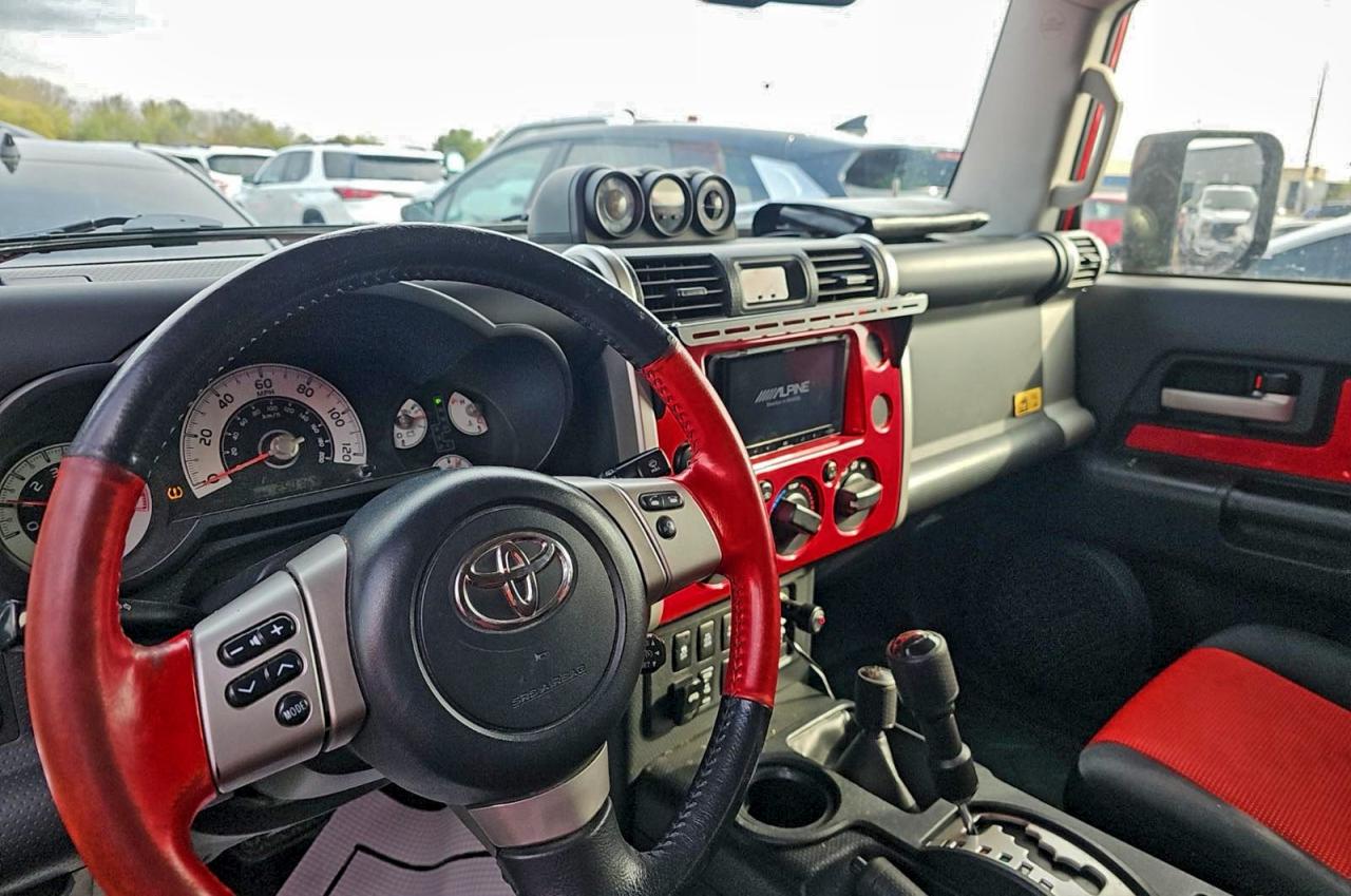 Toyota FJ Cruiser Image 9