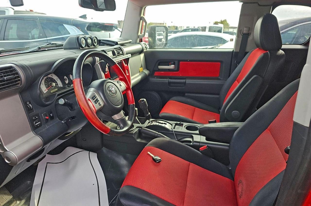 Toyota FJ Cruiser Image 13