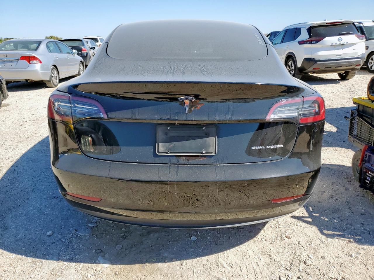 Tesla Model 3 Image 4