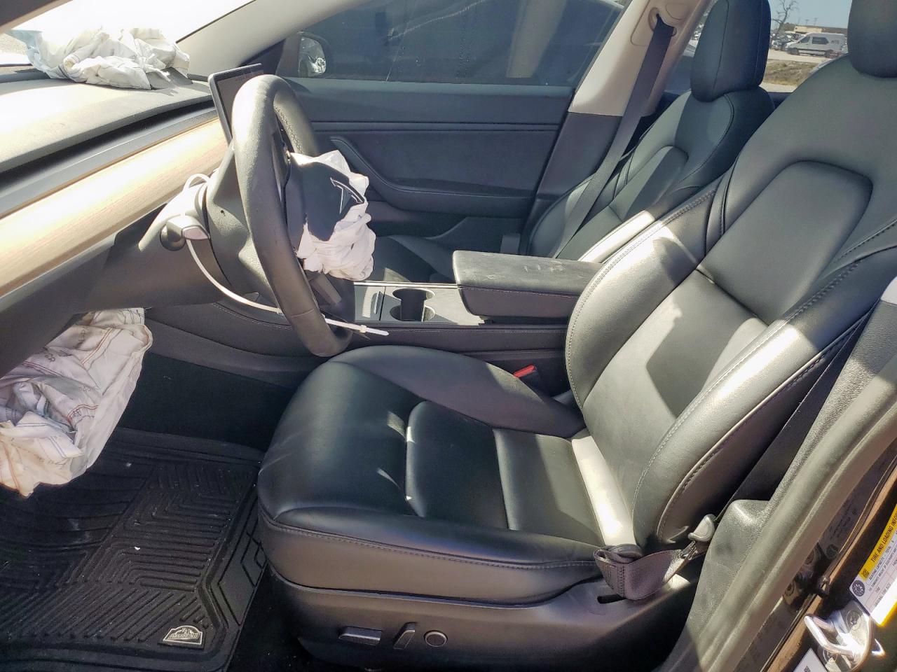 Tesla Model 3 Image 5