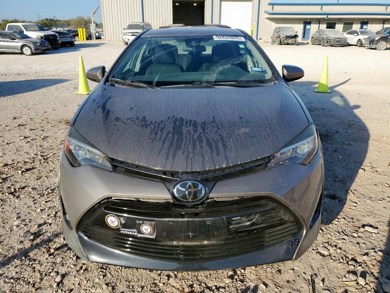 Toyota Corolla L Image 10