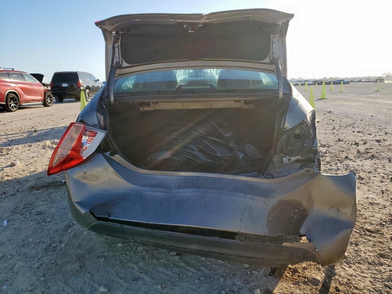 Toyota Corolla L Image 8