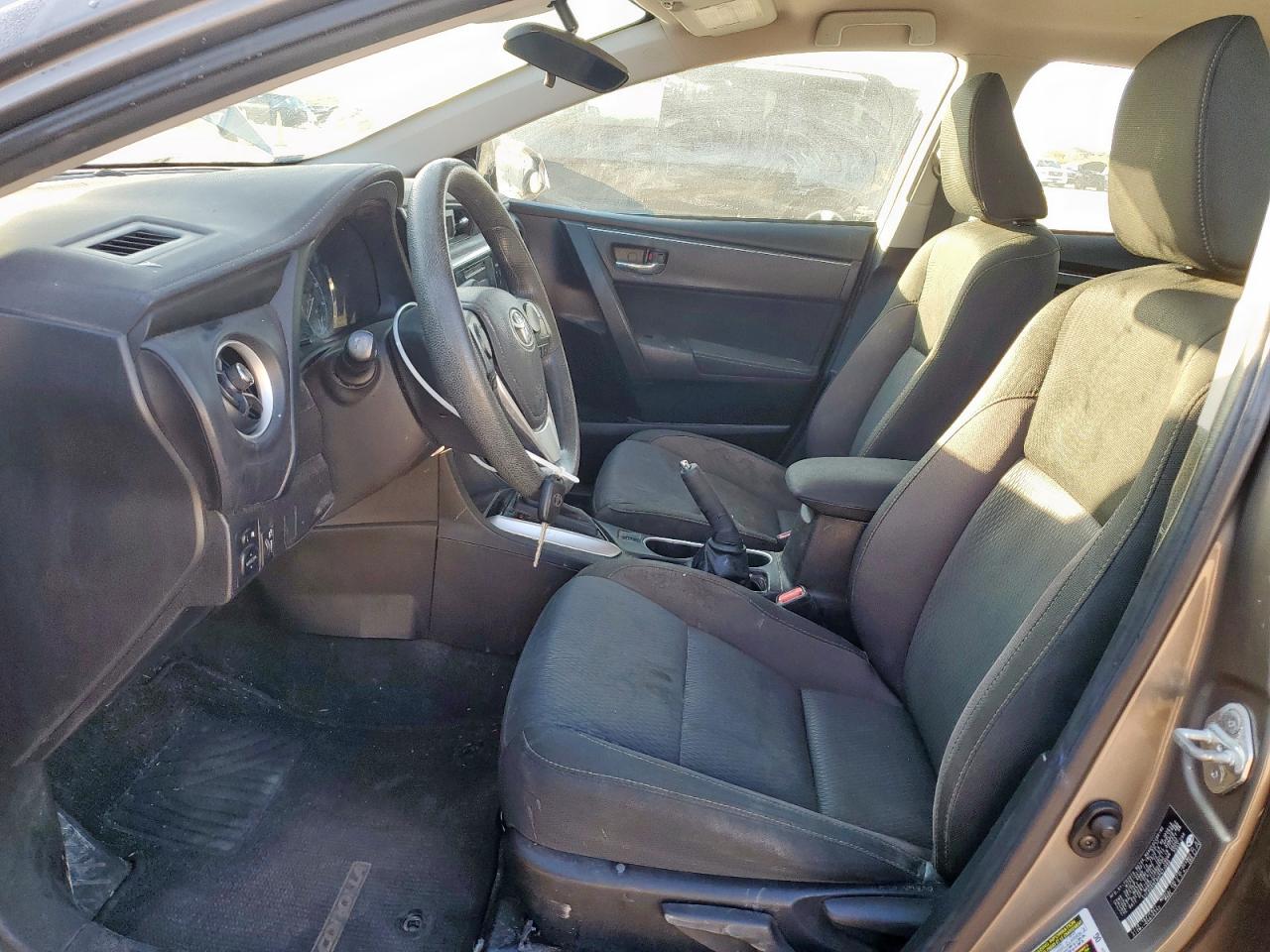 Toyota Corolla L Image 3