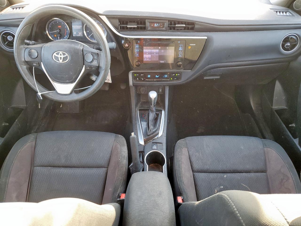 Toyota Corolla L Image 9