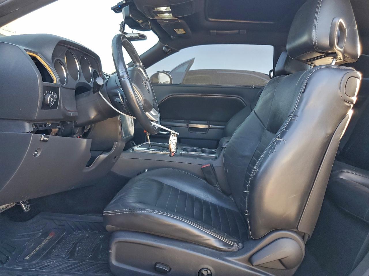 Dodge Challenger R/t Image 12