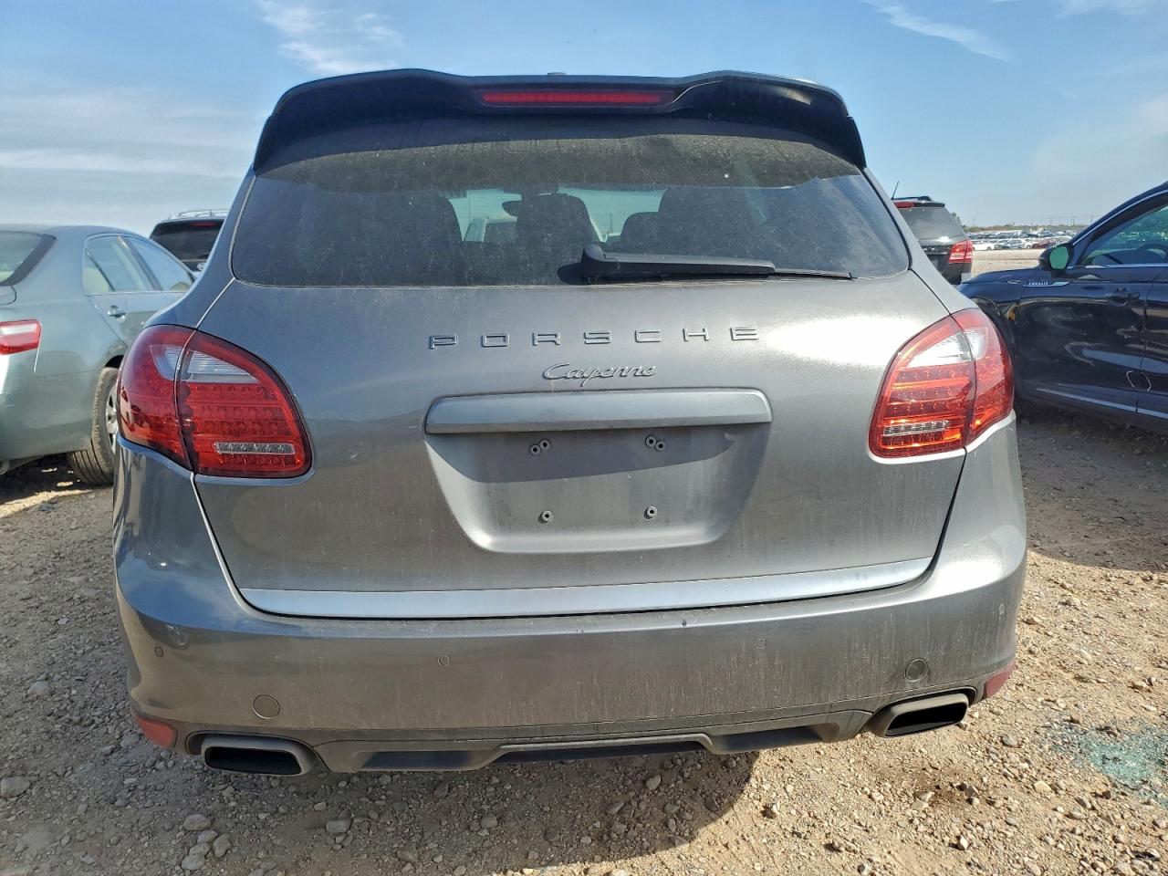 Porsche Cayenne Image 11